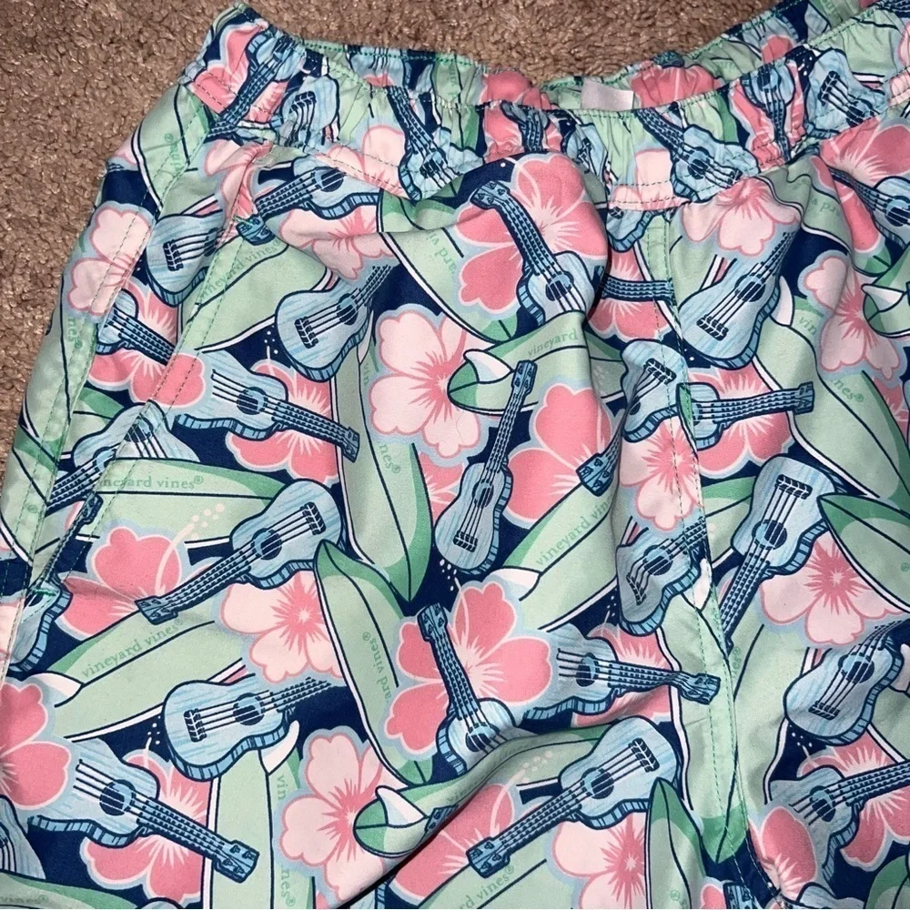 Vineyard Vines Men’s a happy Swim Trunks Pink Blue Flowers and Guitars Size Sm